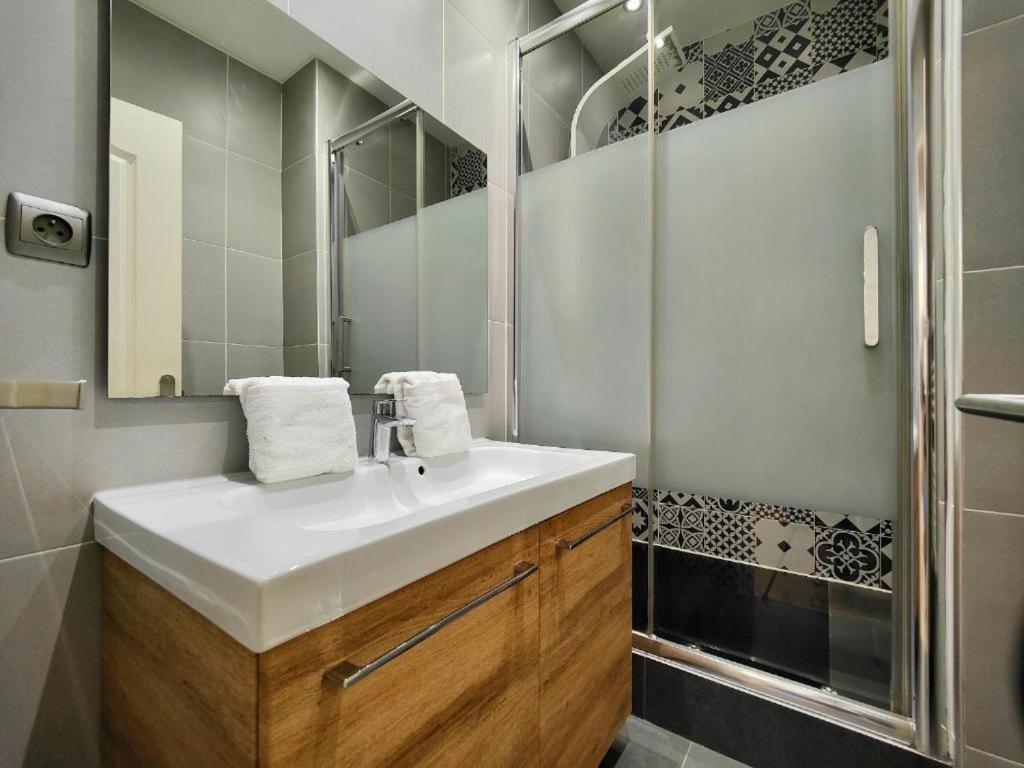 Cozy One Bedroom Apartment-City Center Ница Екстериор снимка